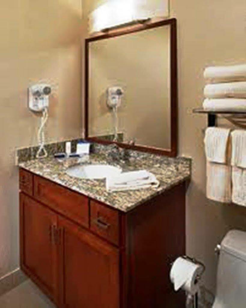 Candlewood Suites - Logan מראה חיצוני תמונה